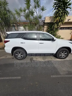 Toyota Fortuner 2022 Blanc