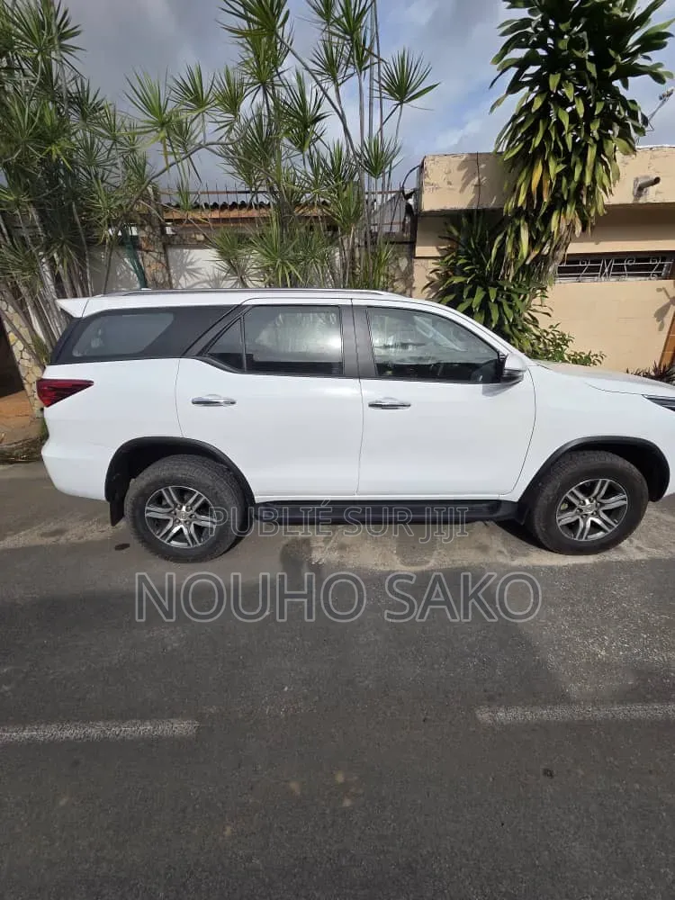 Toyota Fortuner 2022 Blanc