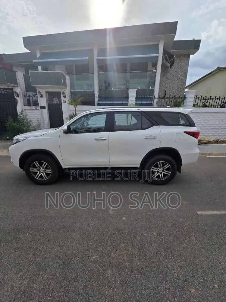 Toyota Fortuner 2022 Blanc
