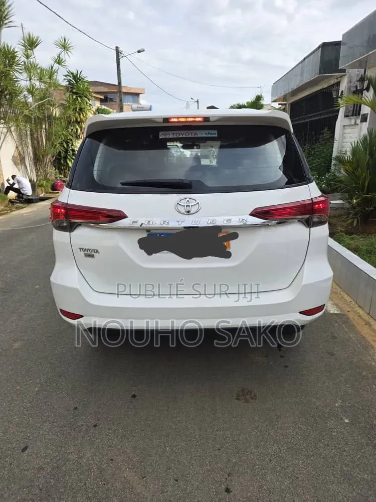 Toyota Fortuner 2022 Blanc