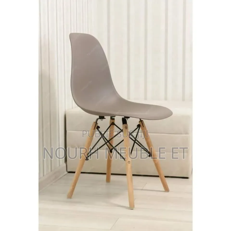 Chaise Scandinave Grise – 12 500 Fcfa