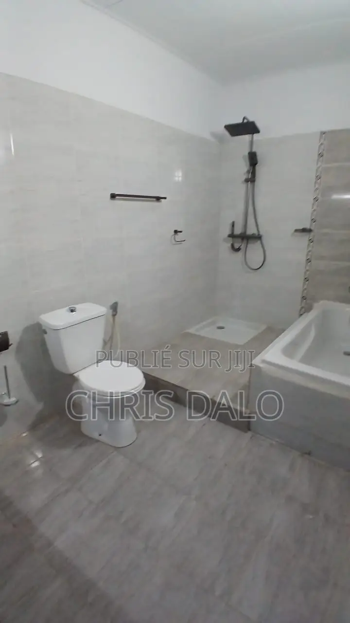 4chbre Duplex dans Dalo Davy Chris, Bingerville à Louer