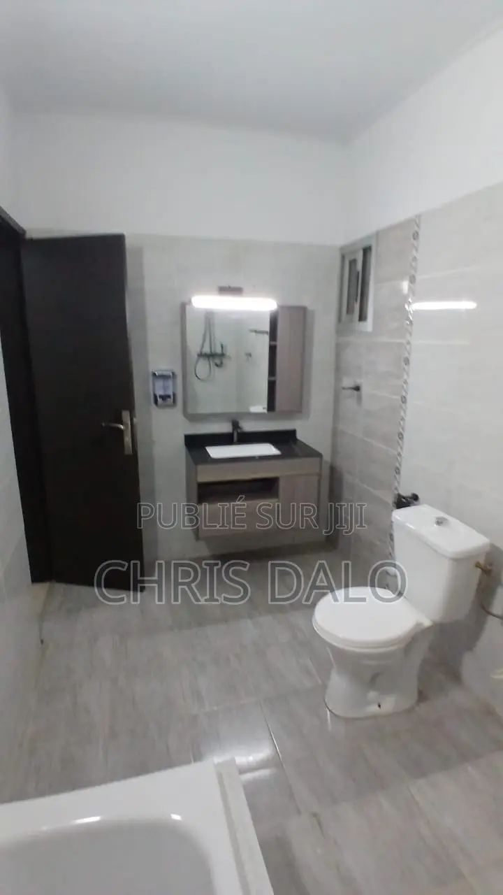 4chbre Duplex dans Dalo Davy Chris, Bingerville à Louer