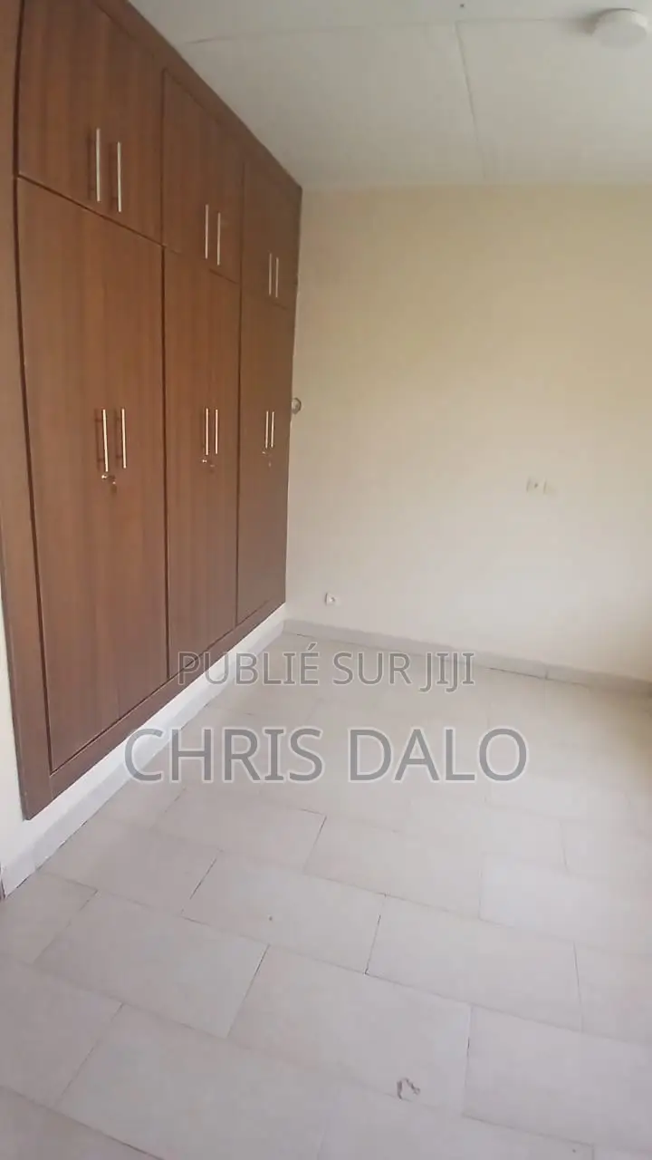 4chbre Duplex dans Dalo Davy Chris, Bingerville à Louer