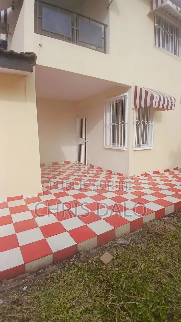 4chbre Duplex dans Dalo Davy Chris, Bingerville à Louer