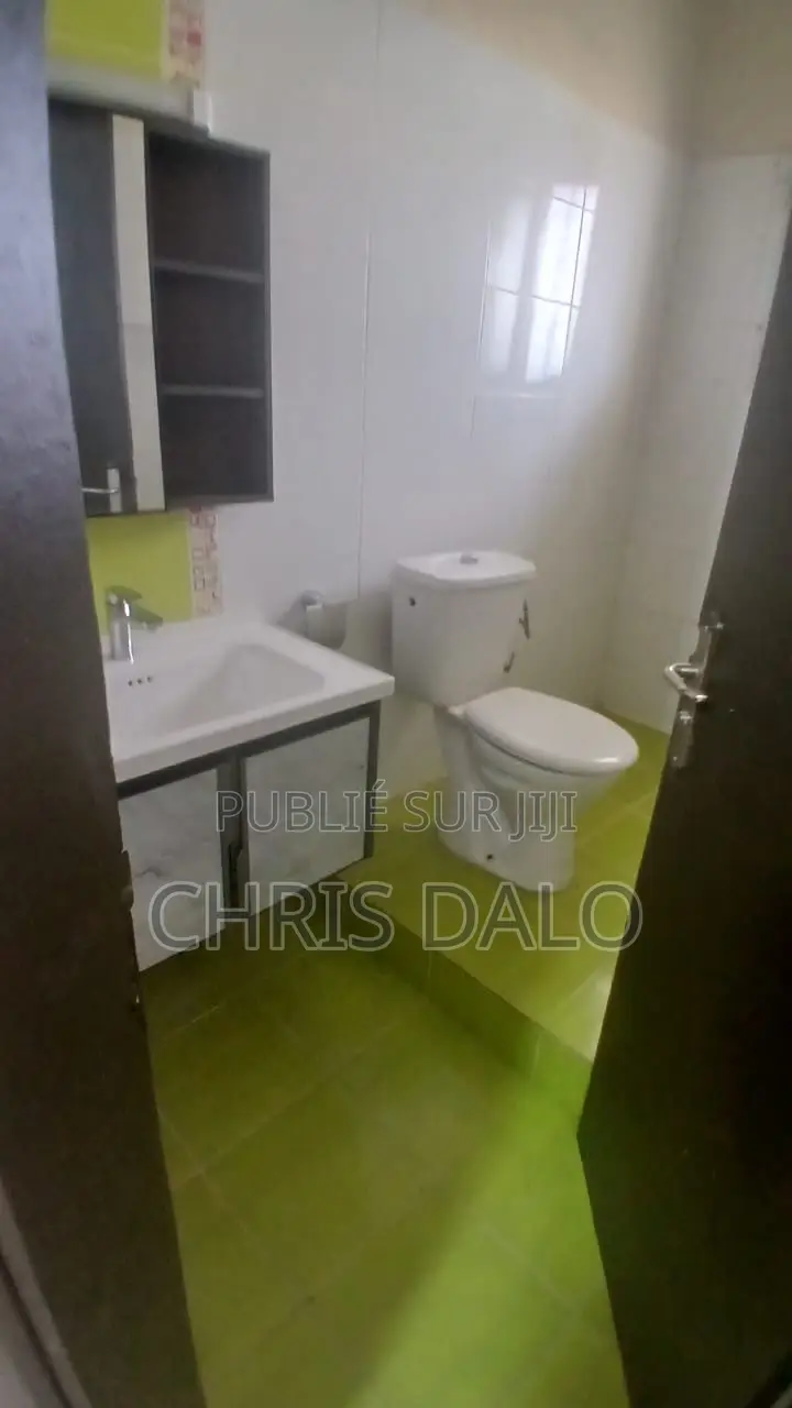 4chbre Duplex dans Dalo Davy Chris, Bingerville à Louer