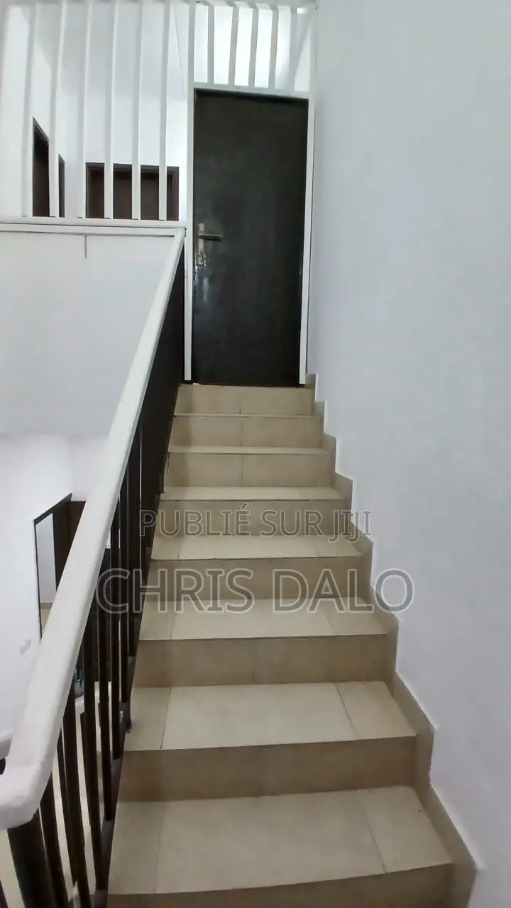4chbre Duplex dans Dalo Davy Chris, Bingerville à Louer