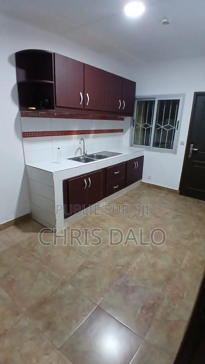 4chbre Duplex dans Dalo Davy Chris, Bingerville à Louer