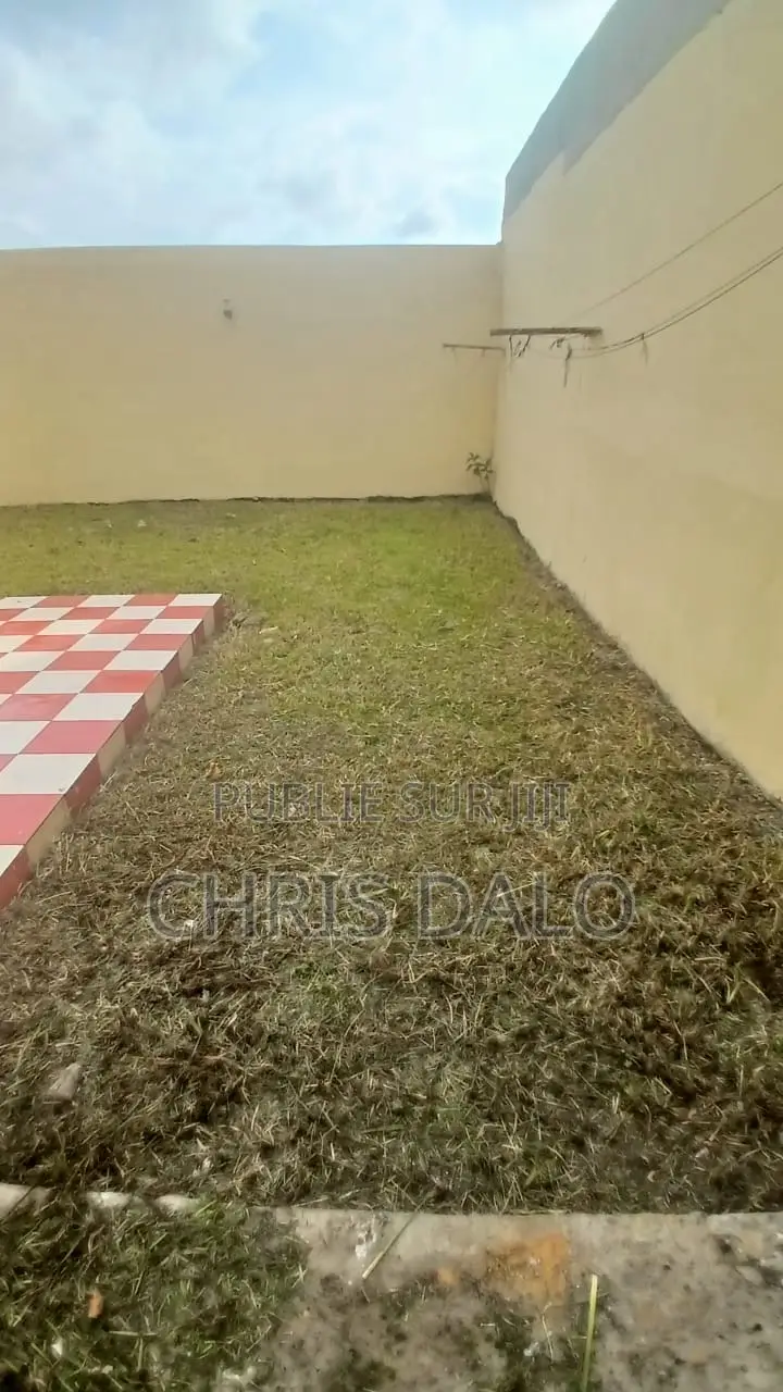 4chbre Duplex dans Dalo Davy Chris, Bingerville à Louer