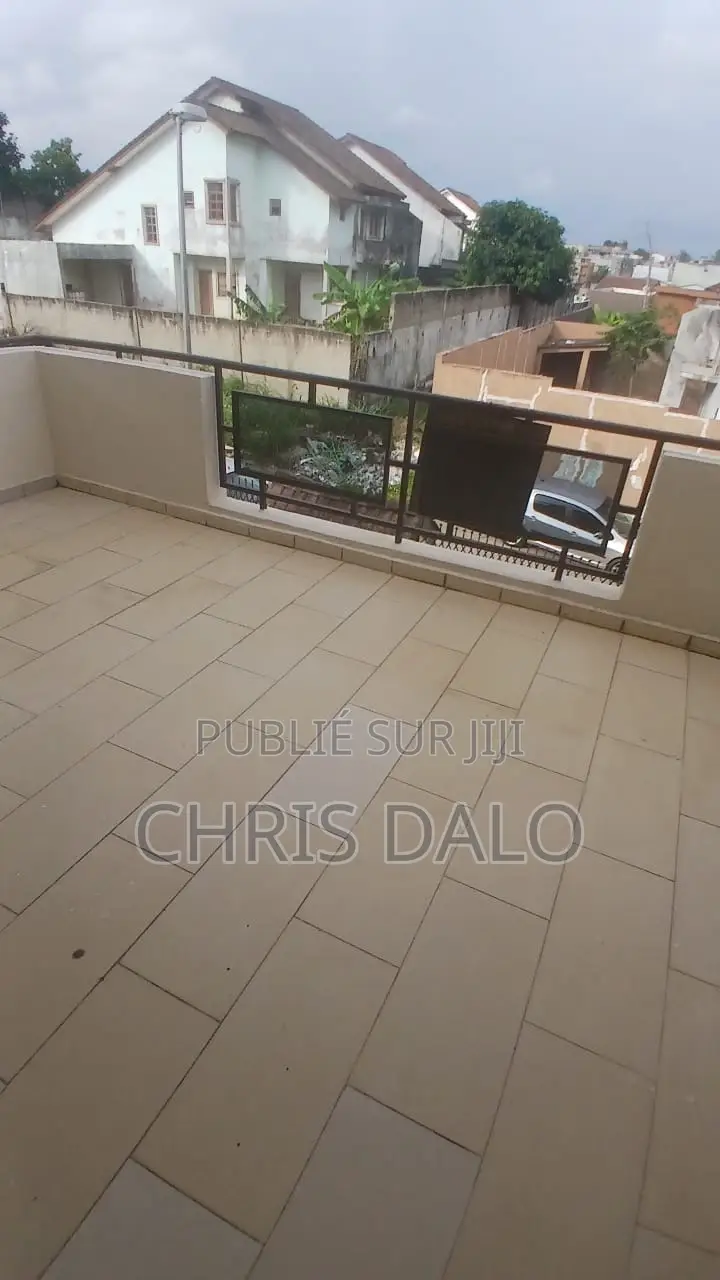 4chbre Duplex dans Dalo Davy Chris, Bingerville à Louer