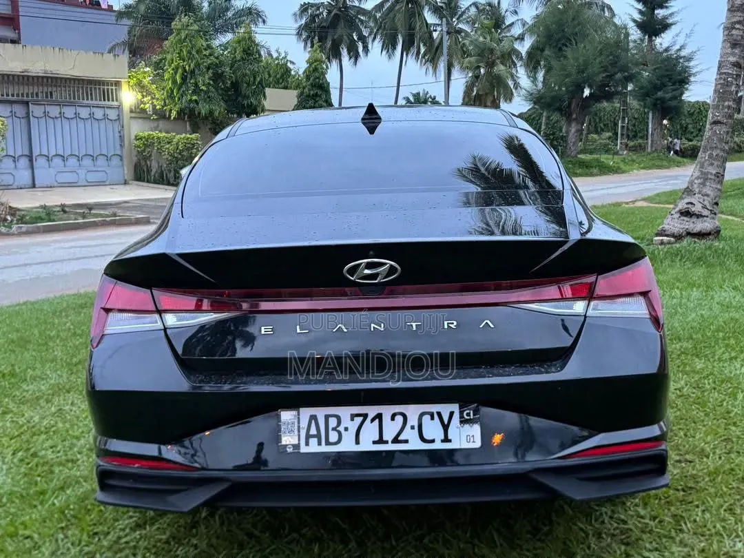 Hyundai Elantra 2021 Noir