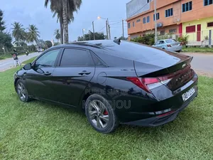 Hyundai Elantra 2021 Noir