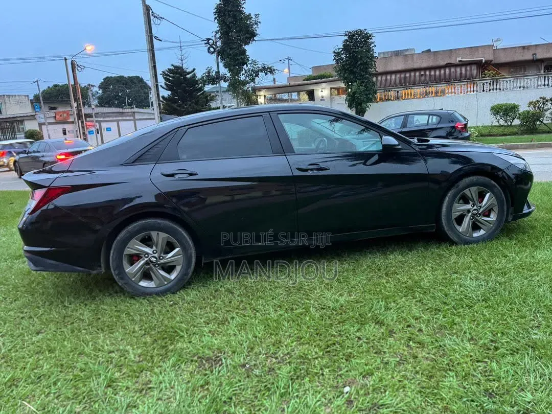 Hyundai Elantra 2021 Noir