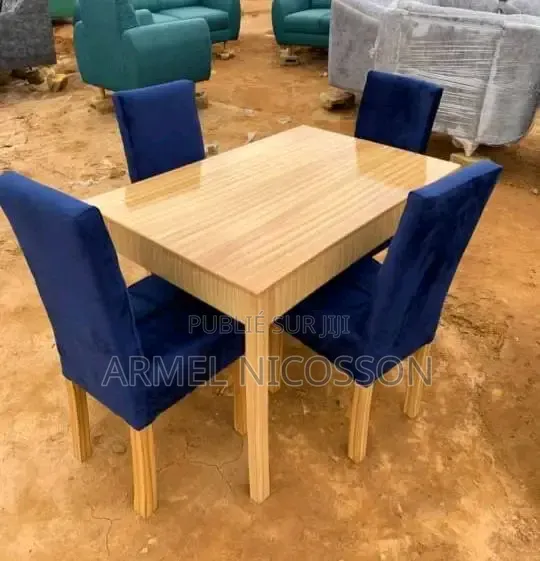 Ensemble De Table Et Chaises