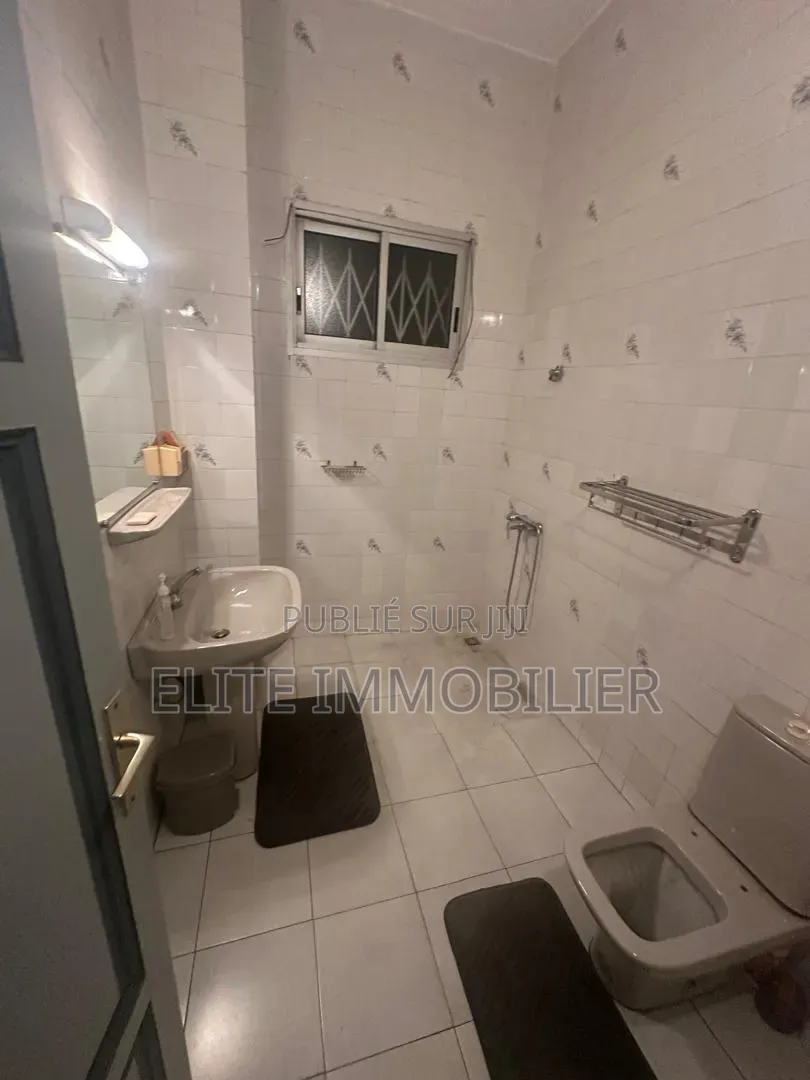 Meublé 14chbre Duplex dans Cocody Angre à Louer