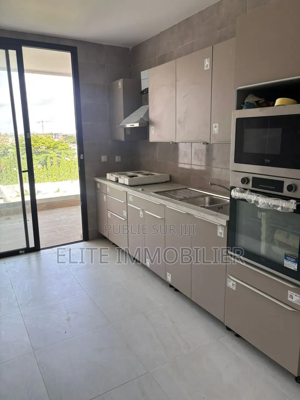 3chbre Appartement dans Cocody Riviera à Louer