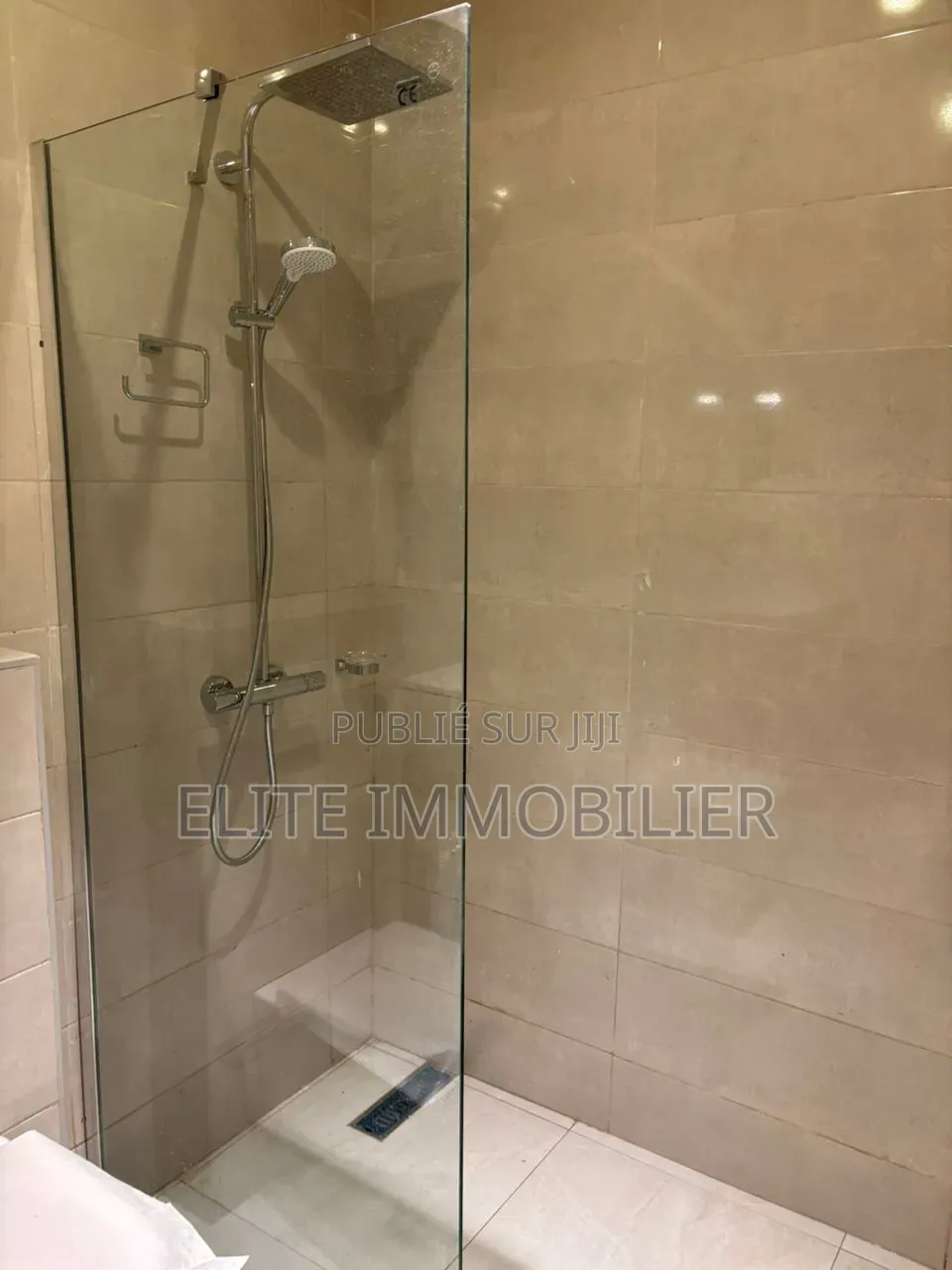 3chbre Appartement dans Cocody Riviera à Louer