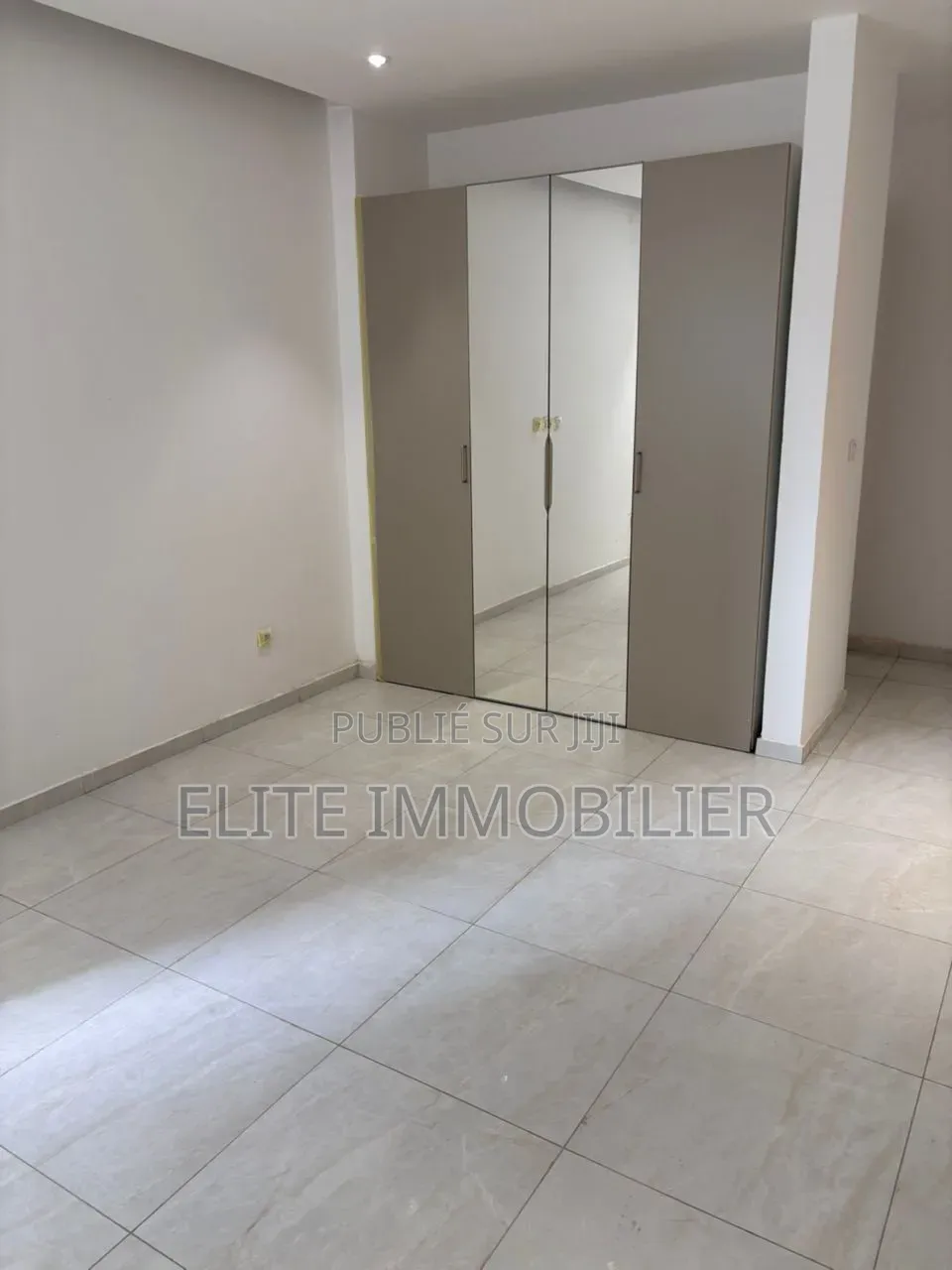 3chbre Appartement dans Cocody Riviera à Louer