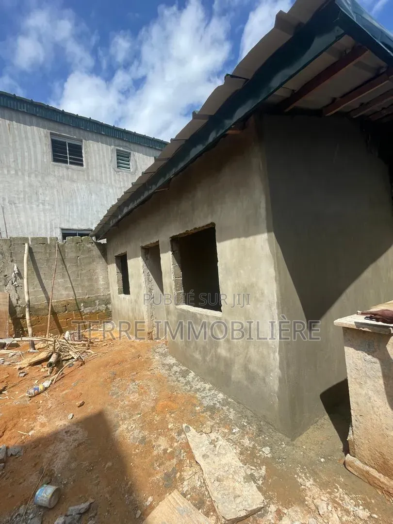 3chbre Villa dans La Terre Immobilière, Cocody à Vendre