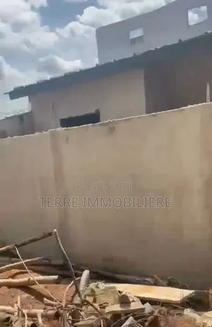 3chbre Villa dans La Terre Immobilière, Cocody à Vendre