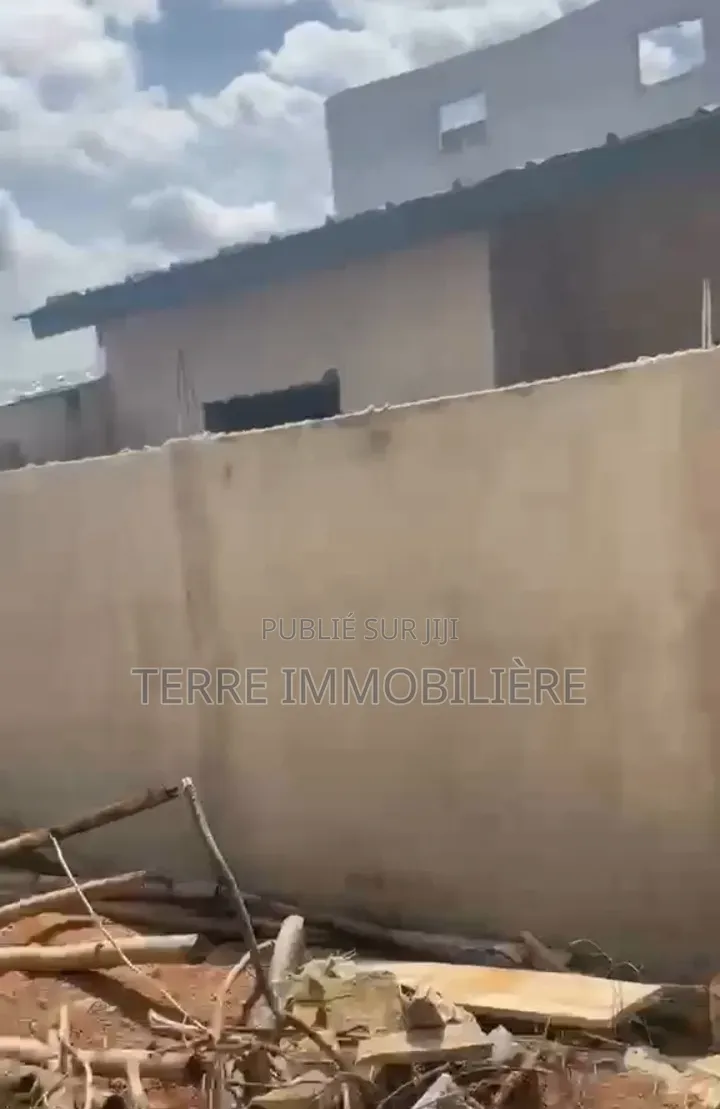 3chbre Villa dans La Terre Immobilière, Cocody à Vendre