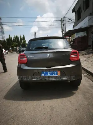 Suzuki Swift 2021 Gris