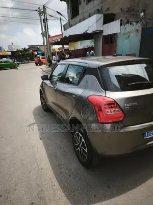 Suzuki Swift 2021 Gris