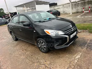Mitsubishi Mirage 2022 Noir