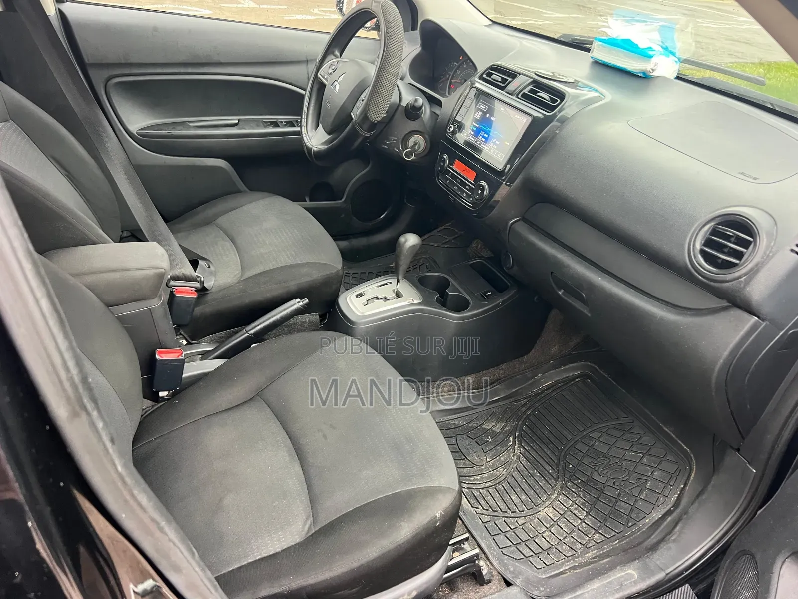Mitsubishi Mirage 2022 Noir