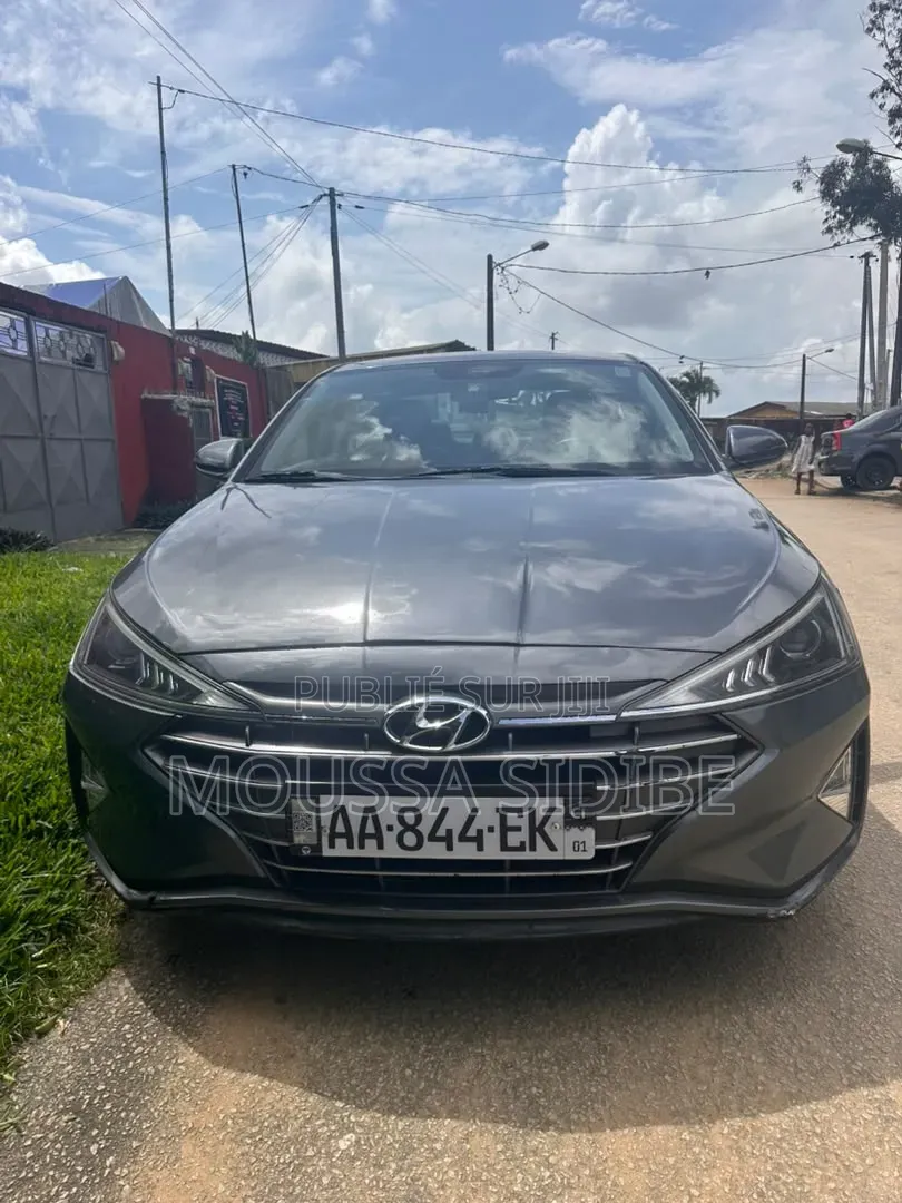 Hyundai Avante 2021 Gris