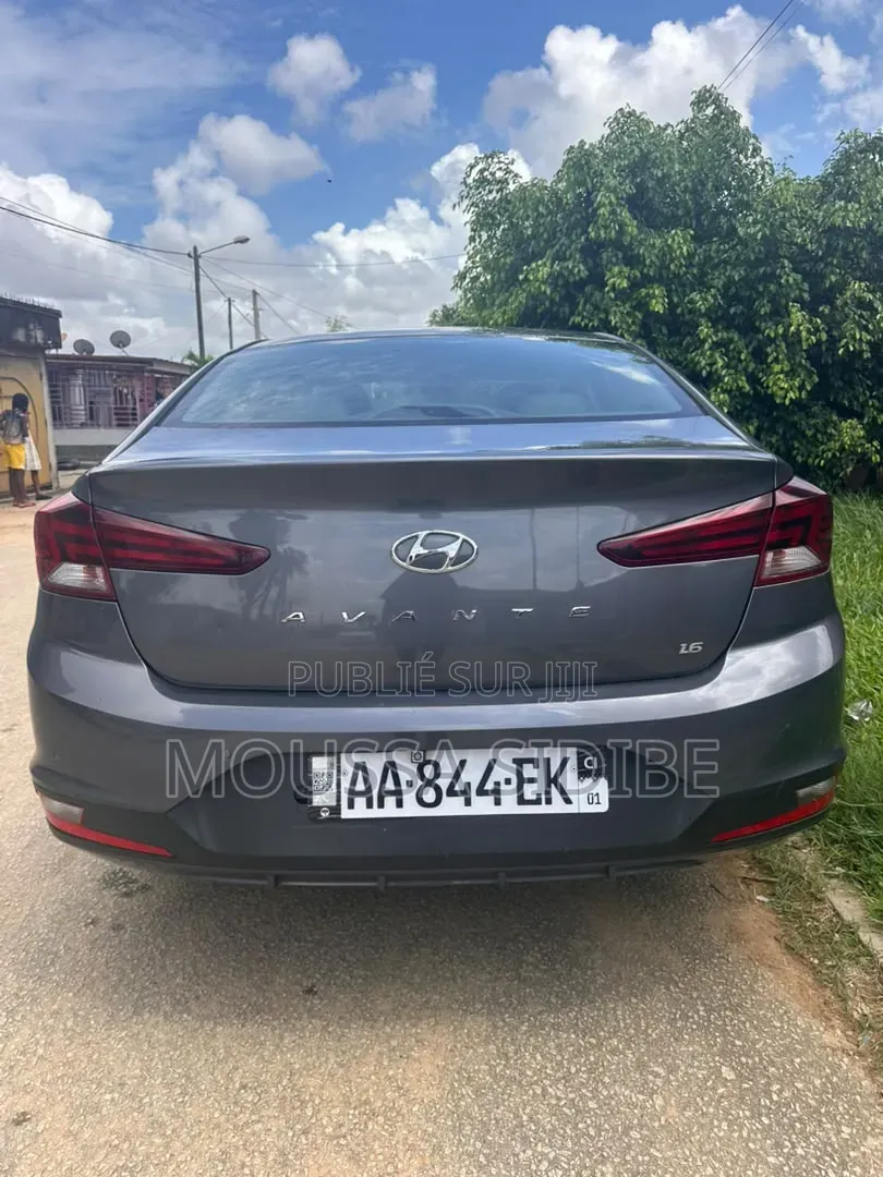 Hyundai Avante 2021 Gris