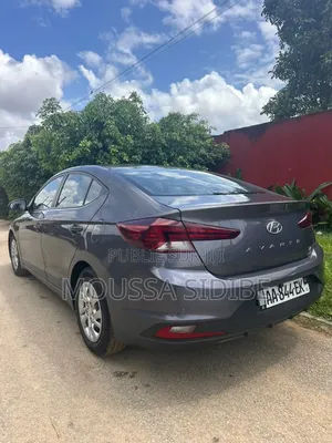 Hyundai Avante 2021 Gris