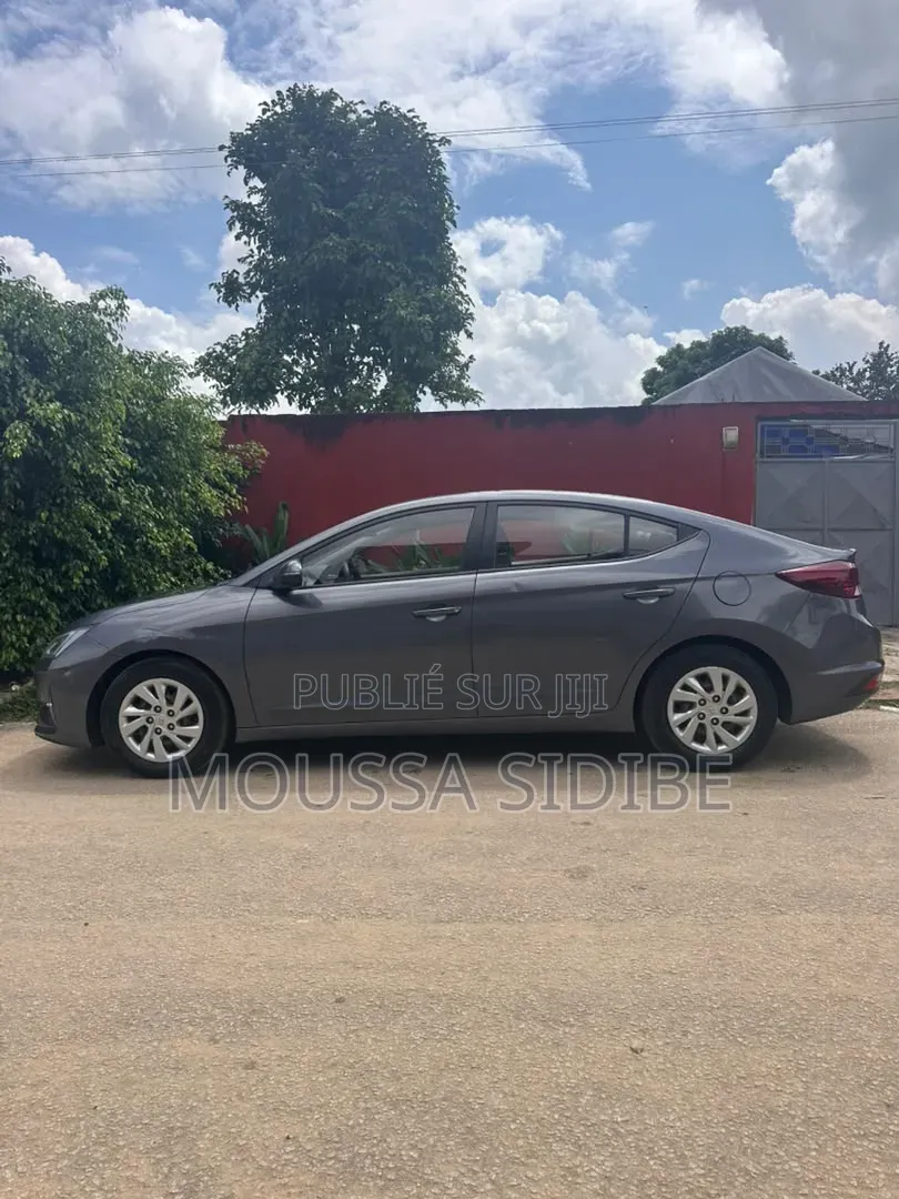 Hyundai Avante 2021 Gris
