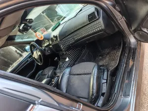 BMW 3 Series 316i RWD 2004 Gris