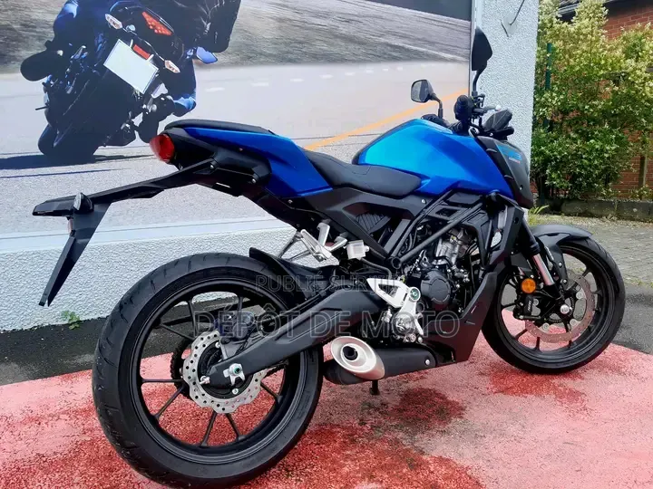 Nouveau Honda CB 2025 Bleu