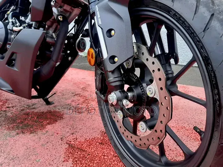 Nouveau Honda CB 2025 Bleu