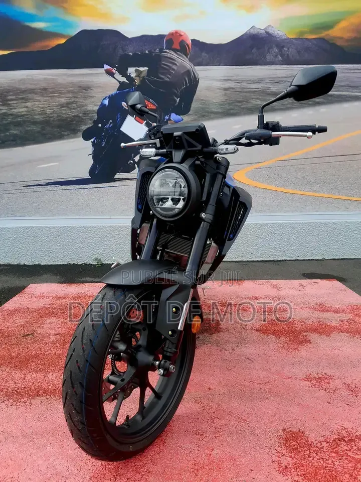 Nouveau Honda CB 2025 Bleu