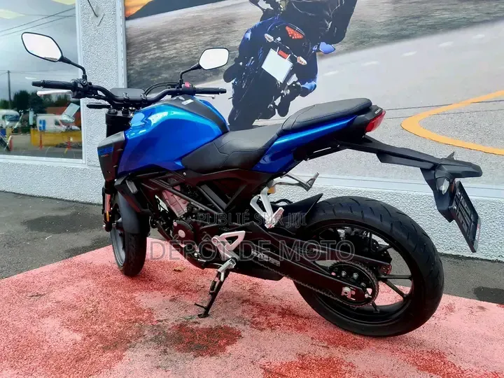 Nouveau Honda CB 2025 Bleu