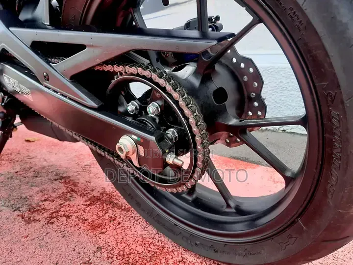 Nouveau Honda CB 2025 Bleu