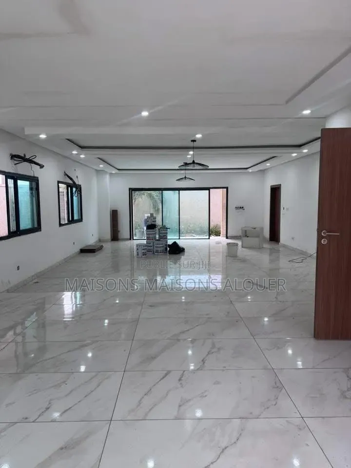 4chbre Villa dans Ibrahim, Cocody à Louer