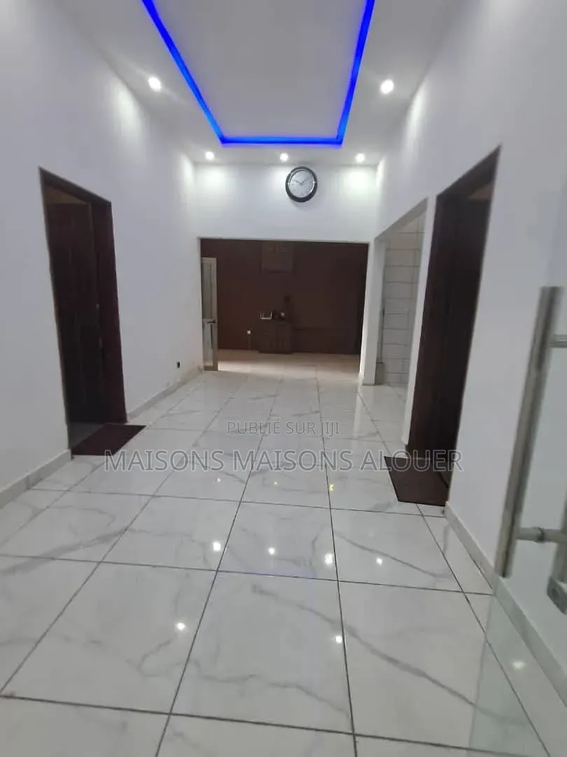 4chbre Villa dans Ibrahim, Cocody à Louer