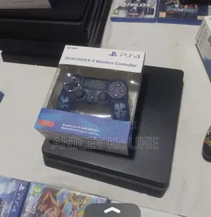 Ps4 Avec Une Manette Et Tout Les Accessoires