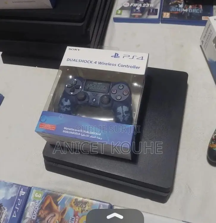 Ps4 Avec Une Manette Et Tout Les Accessoires