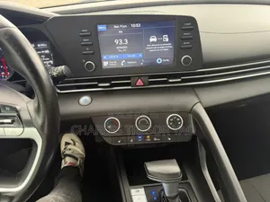 Hyundai Elantra Limited 2021 Noir