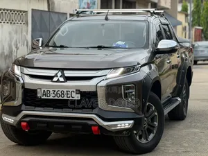 Mitsubishi L200 2021 Gris