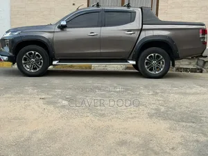 Mitsubishi L200 2021 Gris