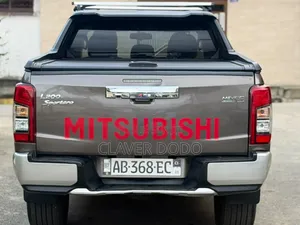 Mitsubishi L200 2021 Gris
