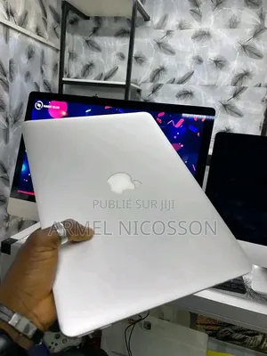 Nouveau Apple MacBook Air 2022 M2 20GB Intel Core i9 HDD 750GB