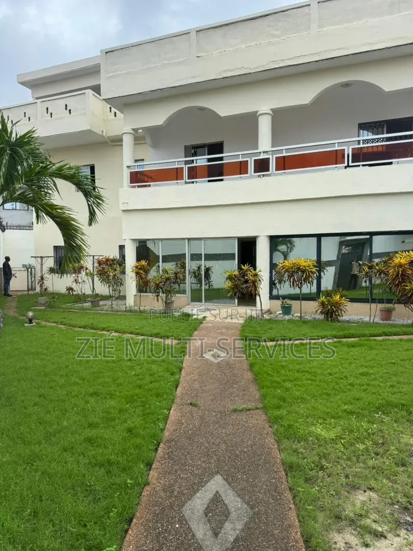 12chbre Duplex dans Zié Multi-Service, Cocody à Vendre