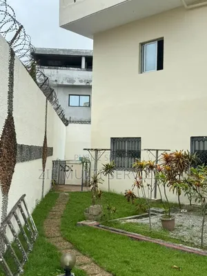 12chbre Duplex dans Zié Multi-Service, Cocody à Vendre